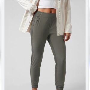 Athleta Brooklyn Legacy Mid Rise Green Jogger Pant Size 8